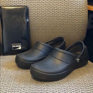 Croc not slip resistant server shoes